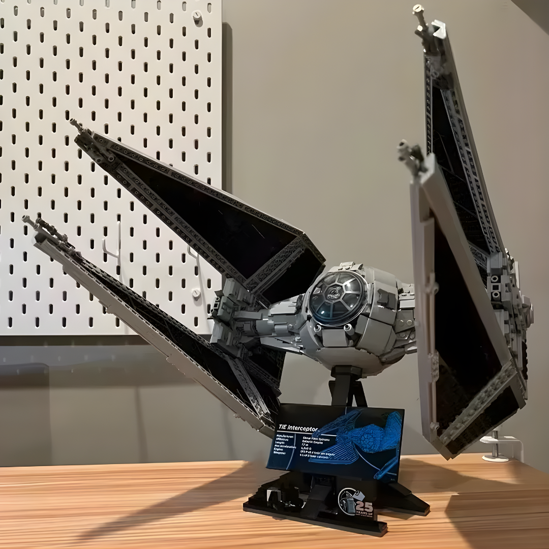 UCS Fighter Spaceship 75382